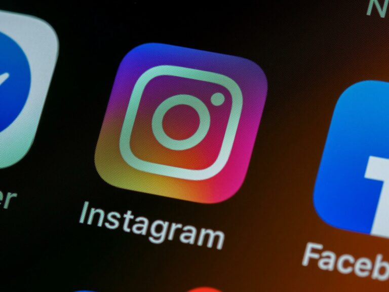 Instagram app cover image