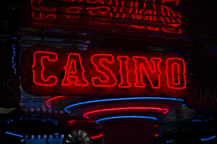 Land Based Casinos or Online Casinos: Which is the Best?